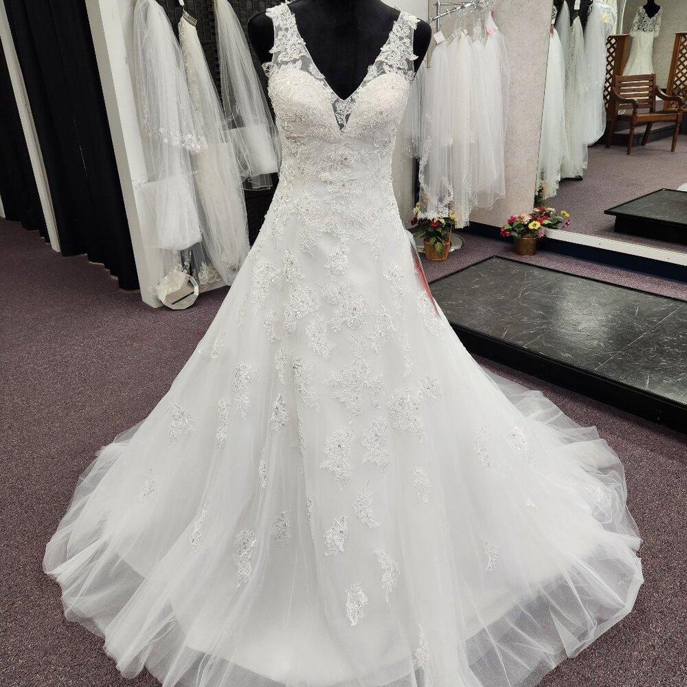 Private Label Clemence Bridal Gown Size 4 Ivory Lace/Tulle Wedding Dress